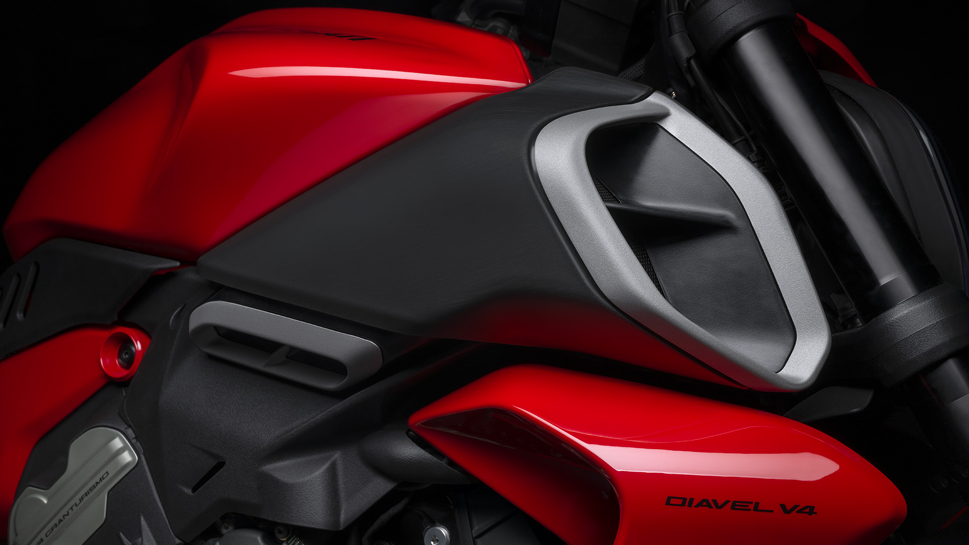 Ducati-Diavel-V4-MY23-overview-gallery-1920×1080-03